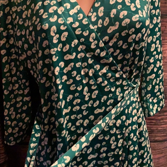 NWT Green Lilypad design women’s wrap dress sm - Picture 4 of 7